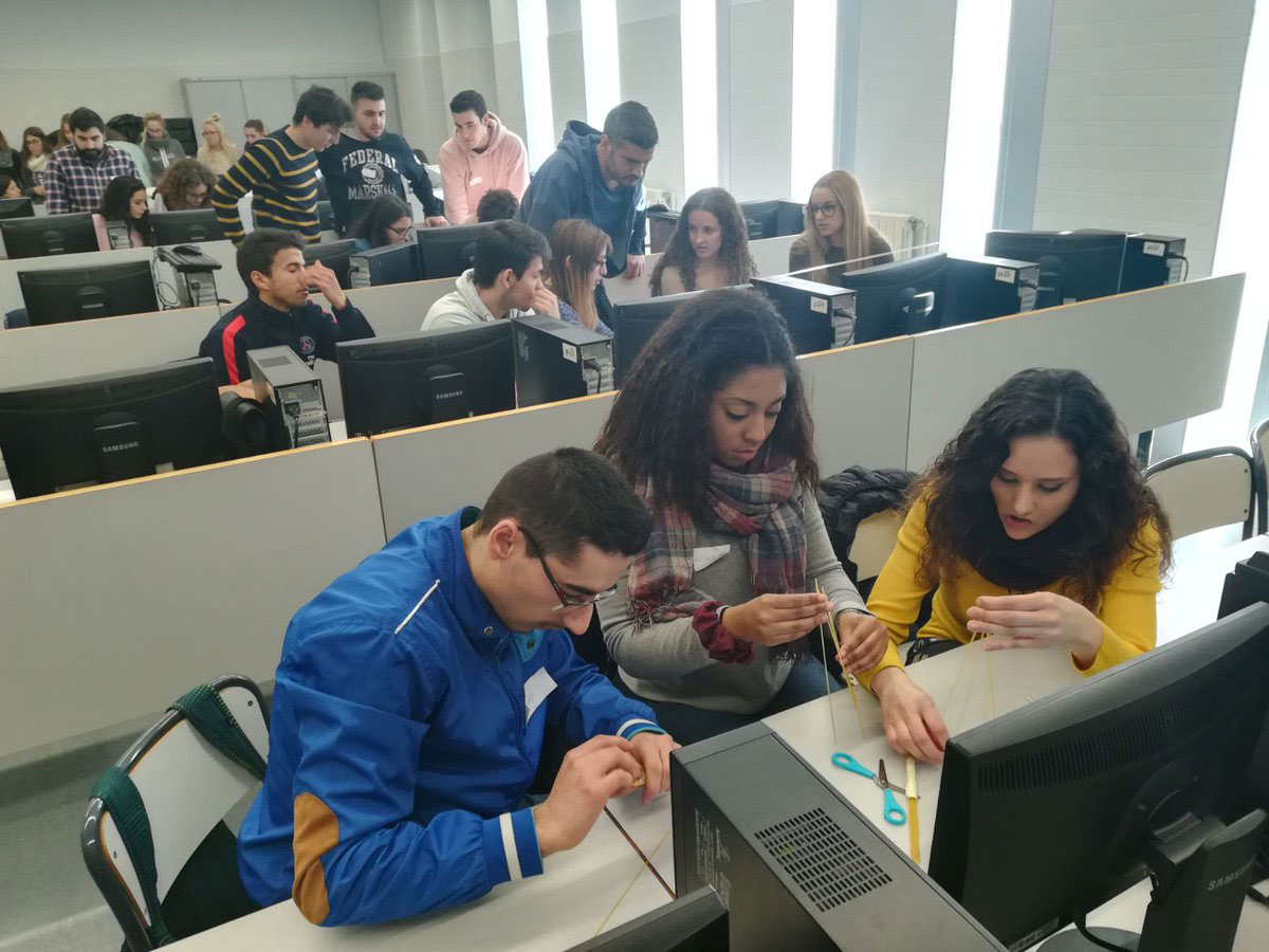 Trabajo en equipo. Torre de espagueti