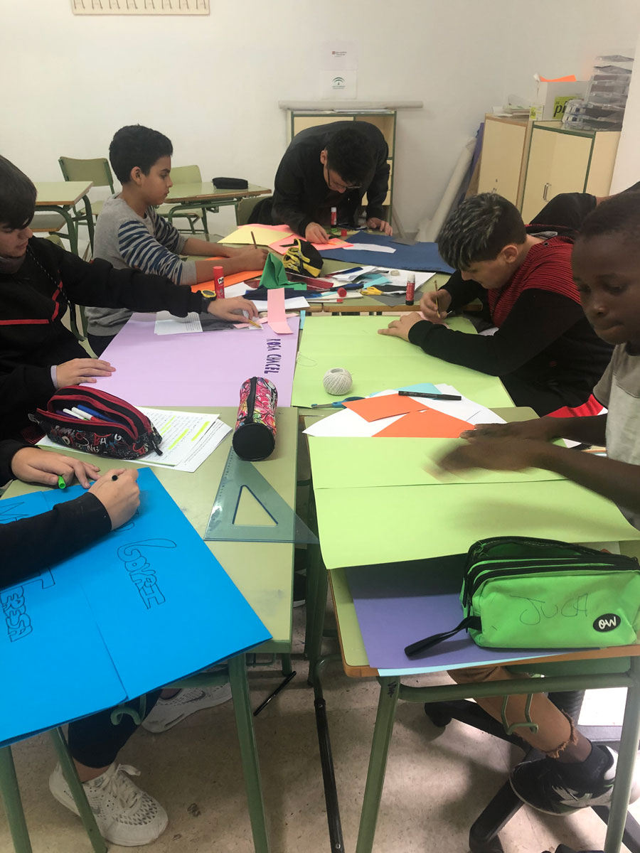 Alumnado de PMAR trabajando 
