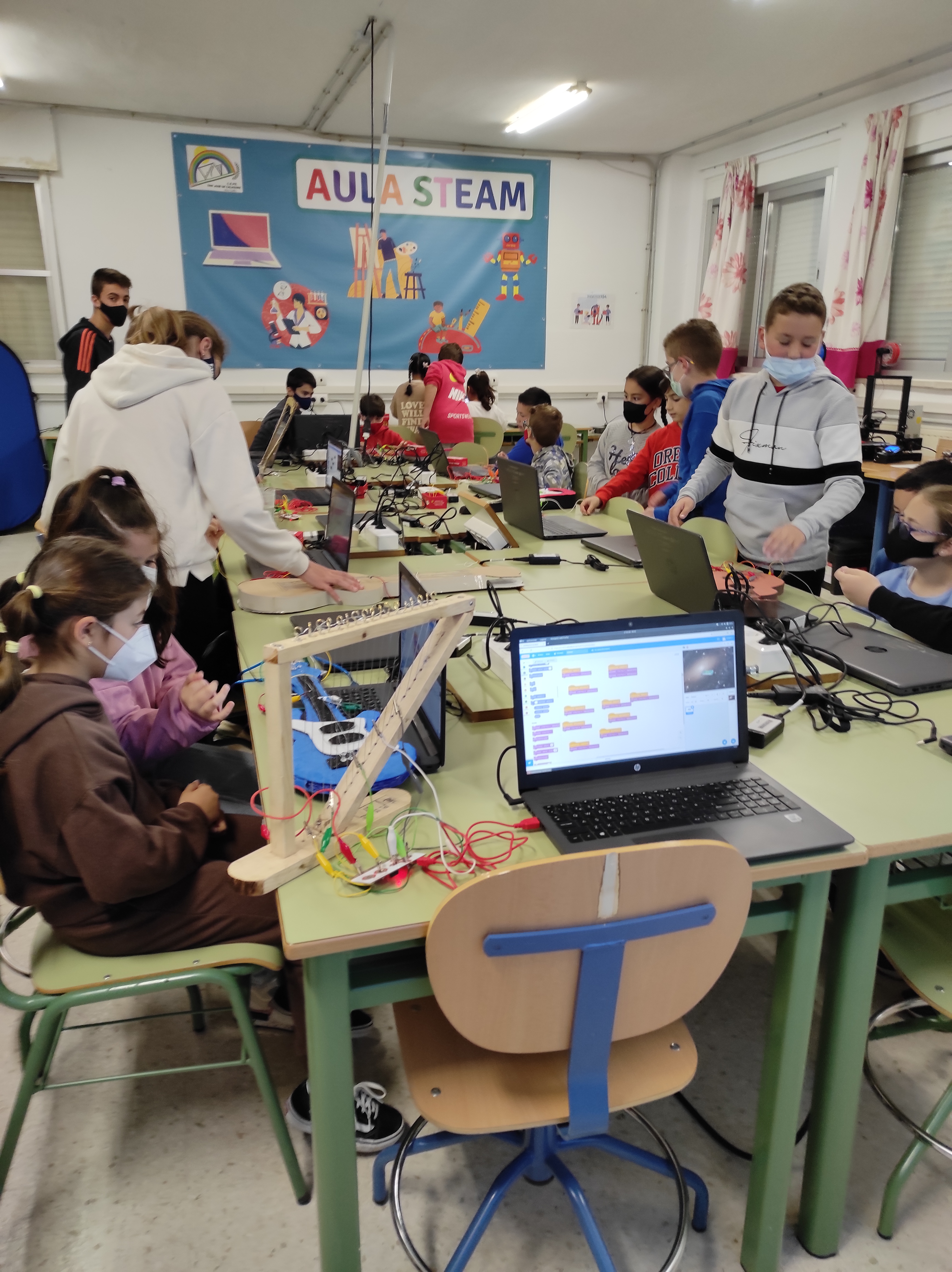Exposición de proyectos al alumnado del centro