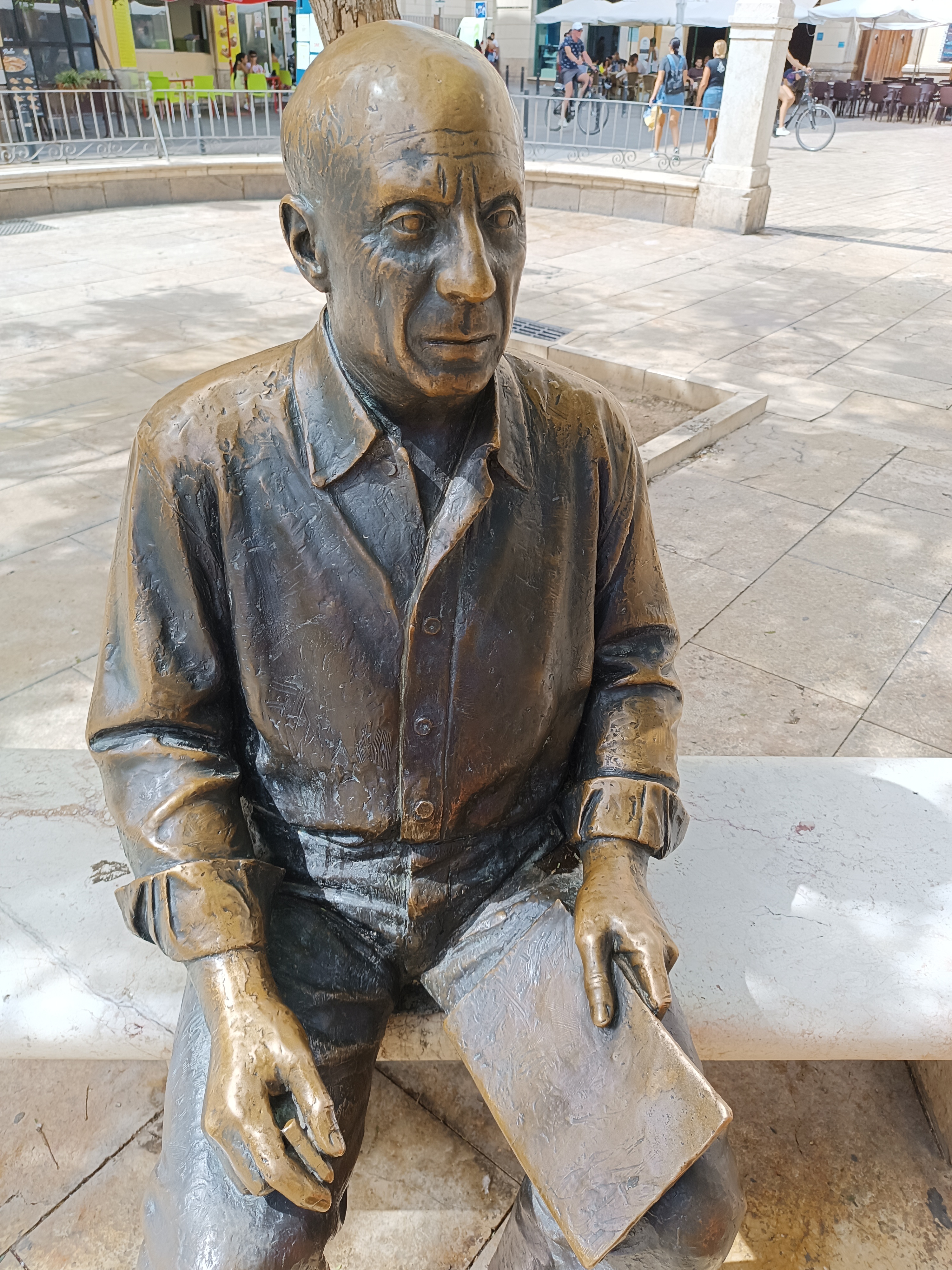 Escultura de Pablo Picasso en la plaza de la Merced de Málaga