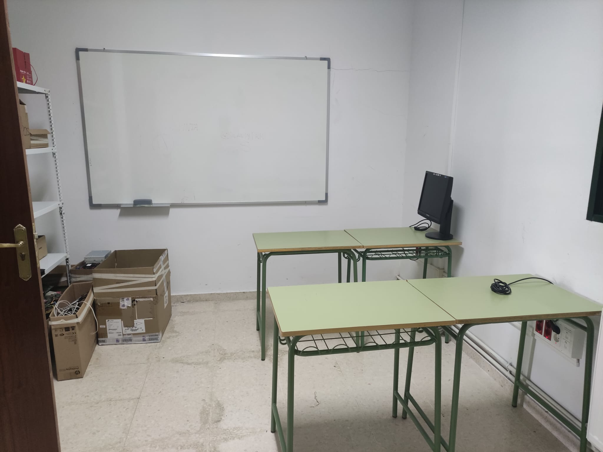 Almacén recuperado como laboratorio de informática