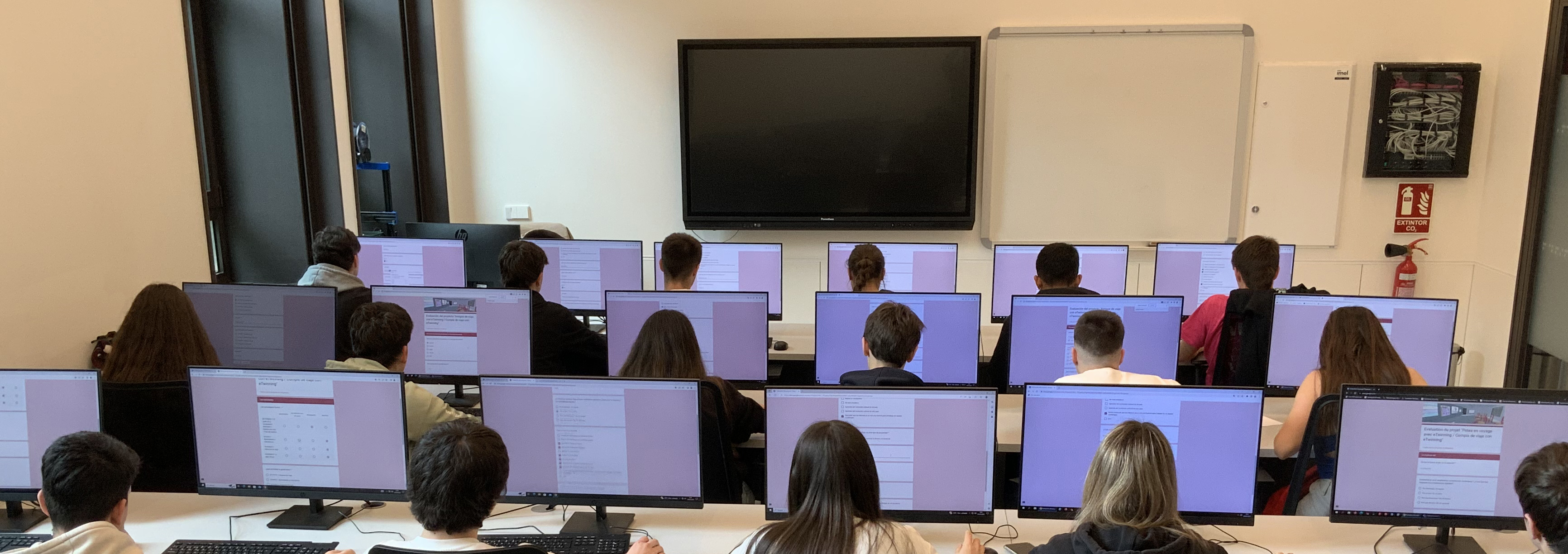 Alumnado de uno de los centros evaluando el Proyecto y proponiendo puntos fuertes y mejoras de su propio aprendizaje.