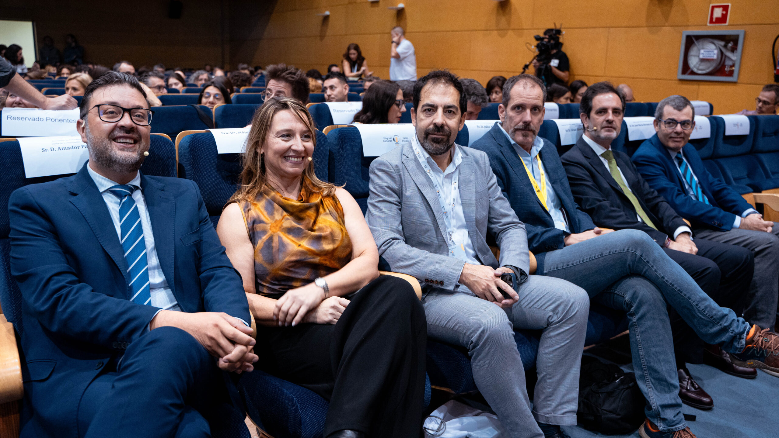 Autoridades en el inicio del congreso
