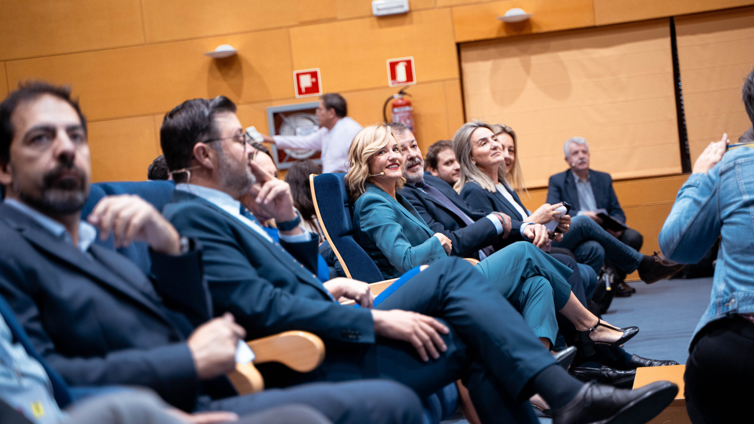 Autoridades en el interior de la sala de celebración del Congreso