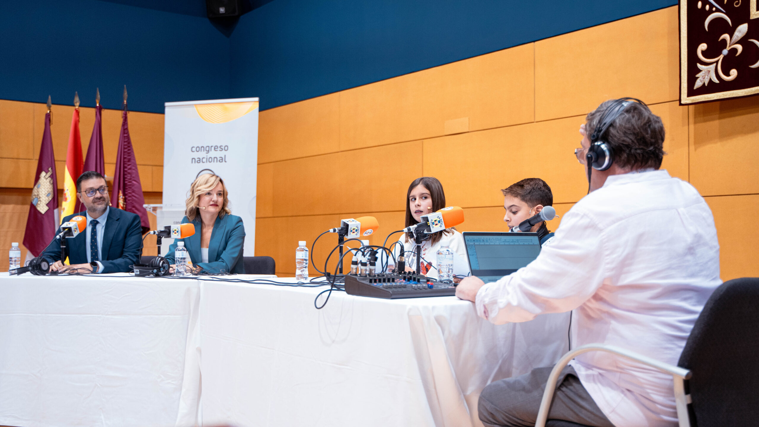 Entrevista a la Ministra de Educación , Formación Profesional y Deportes, Pilar Alegría y al Consejero de Educación, Cultura y Deportes de Castilla La Mancha, Amador Pastor, por el alumnado del CEIP San Fernando de Cuenca.