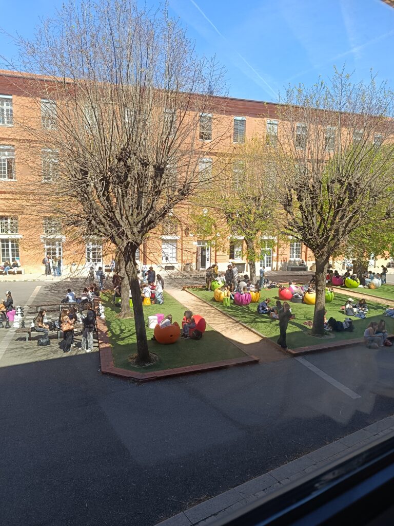 Estancia profesional en Lycée Général et Technologique Ozenne en Toulouse (Francia)