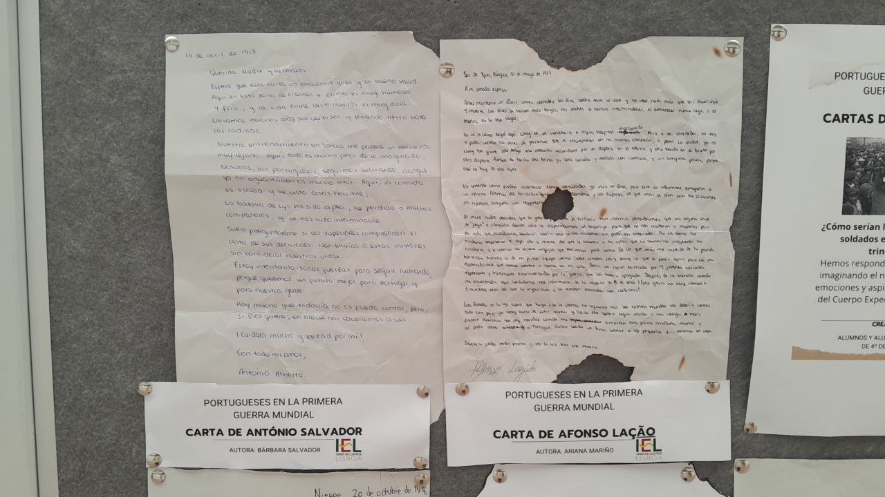 Imagen de dos de los productos finales: cartas desde el frente Imagen de dos de los productos finales: cartas desde el frente