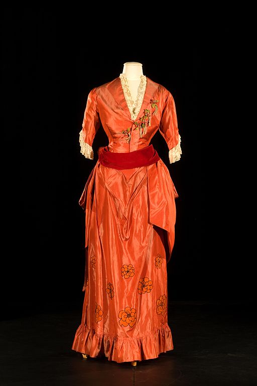 Vestido del estreno de Doña Rosita la soltera o el lenguaje de las flores