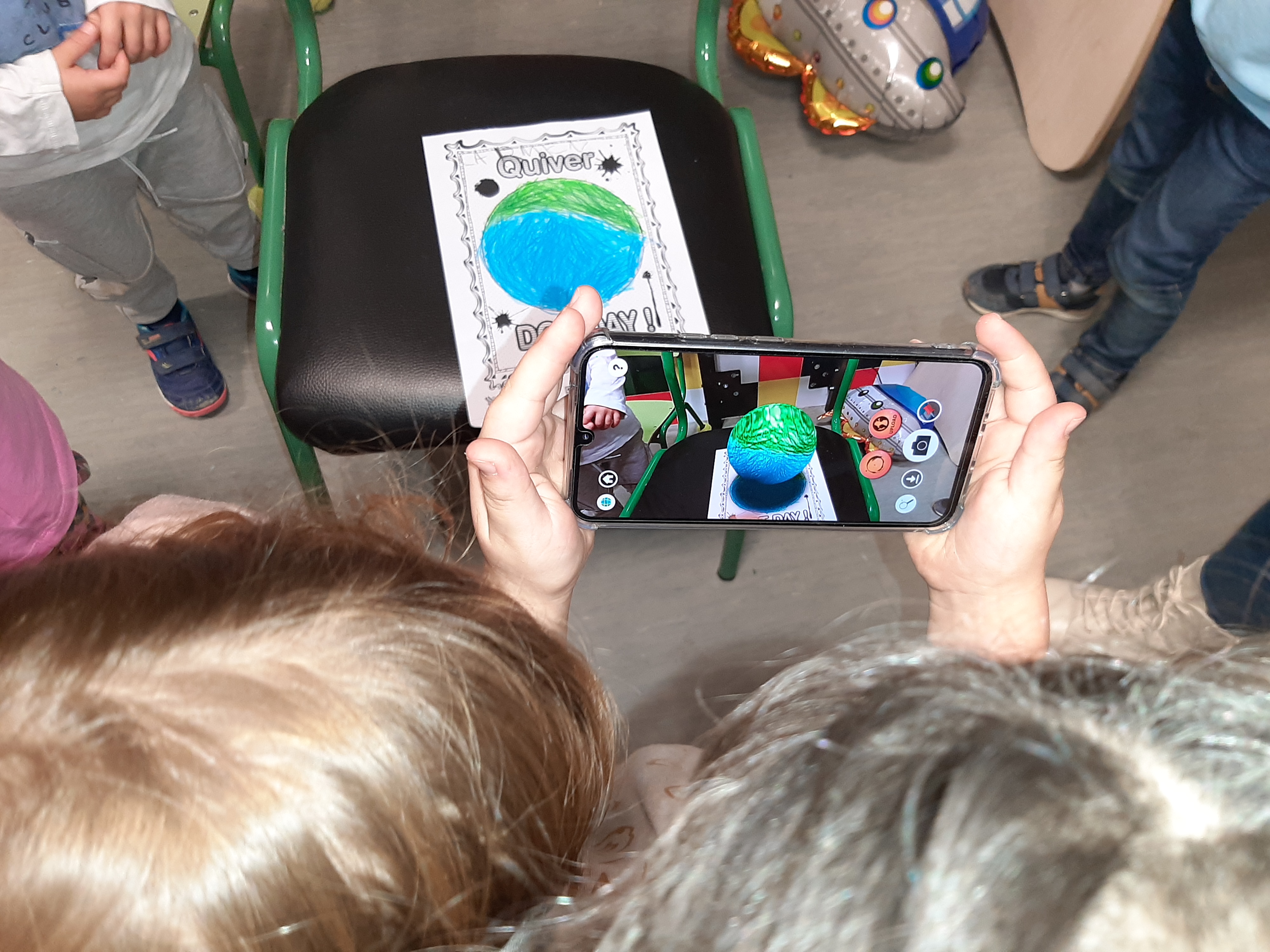 Visualizando los dibujos con la tablet (Realidad aumentada) Visualizando los dibujos con la tablet (Realidad aumentada)