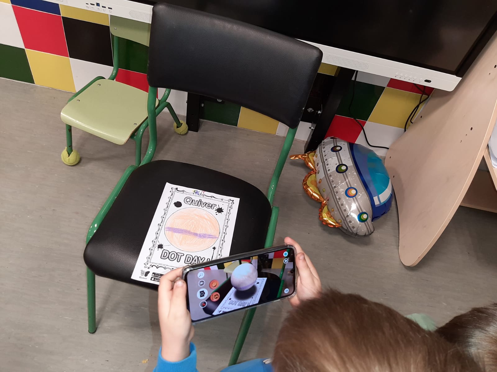 Visualizando los dibujos con la tablet (Realidad aumentada) Visualizando los dibujos con la tablet (Realidad aumentada)