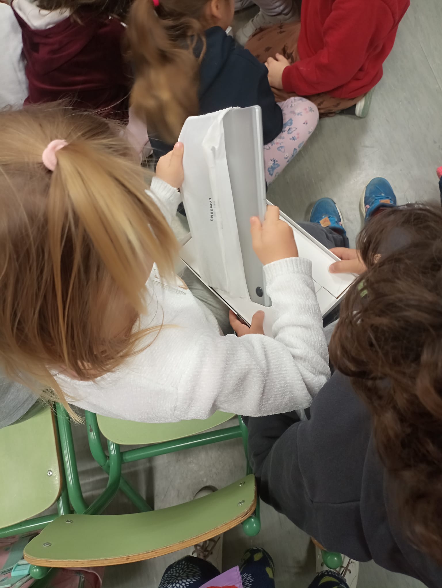 Guardar el material es una gran tarea Guardar el material es una gran tarea