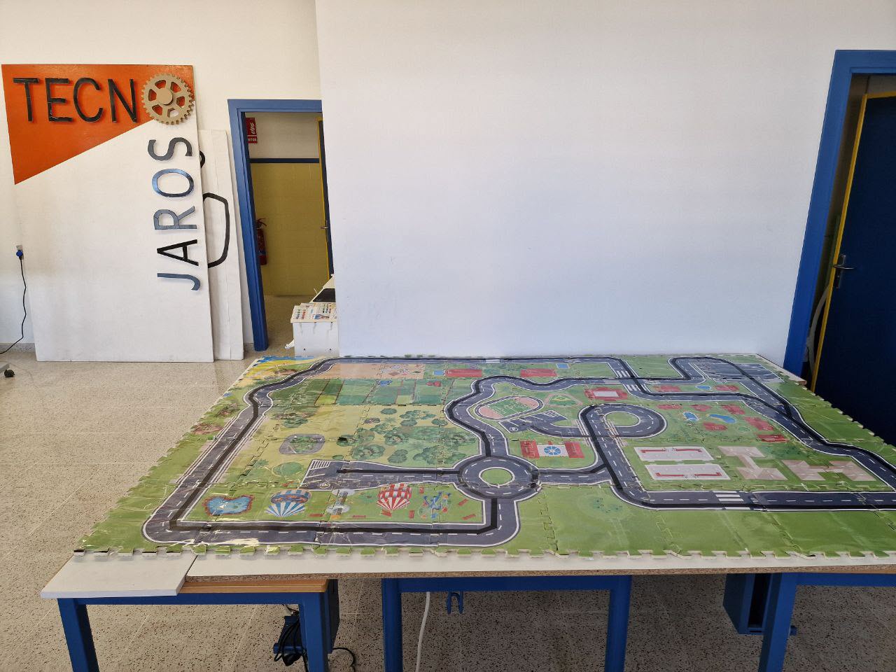 El REA incluye una propuesta de planos de la ciudad, pero puedes modificar o proponer a tus alumnos que hagan una ciudad completamente diferente