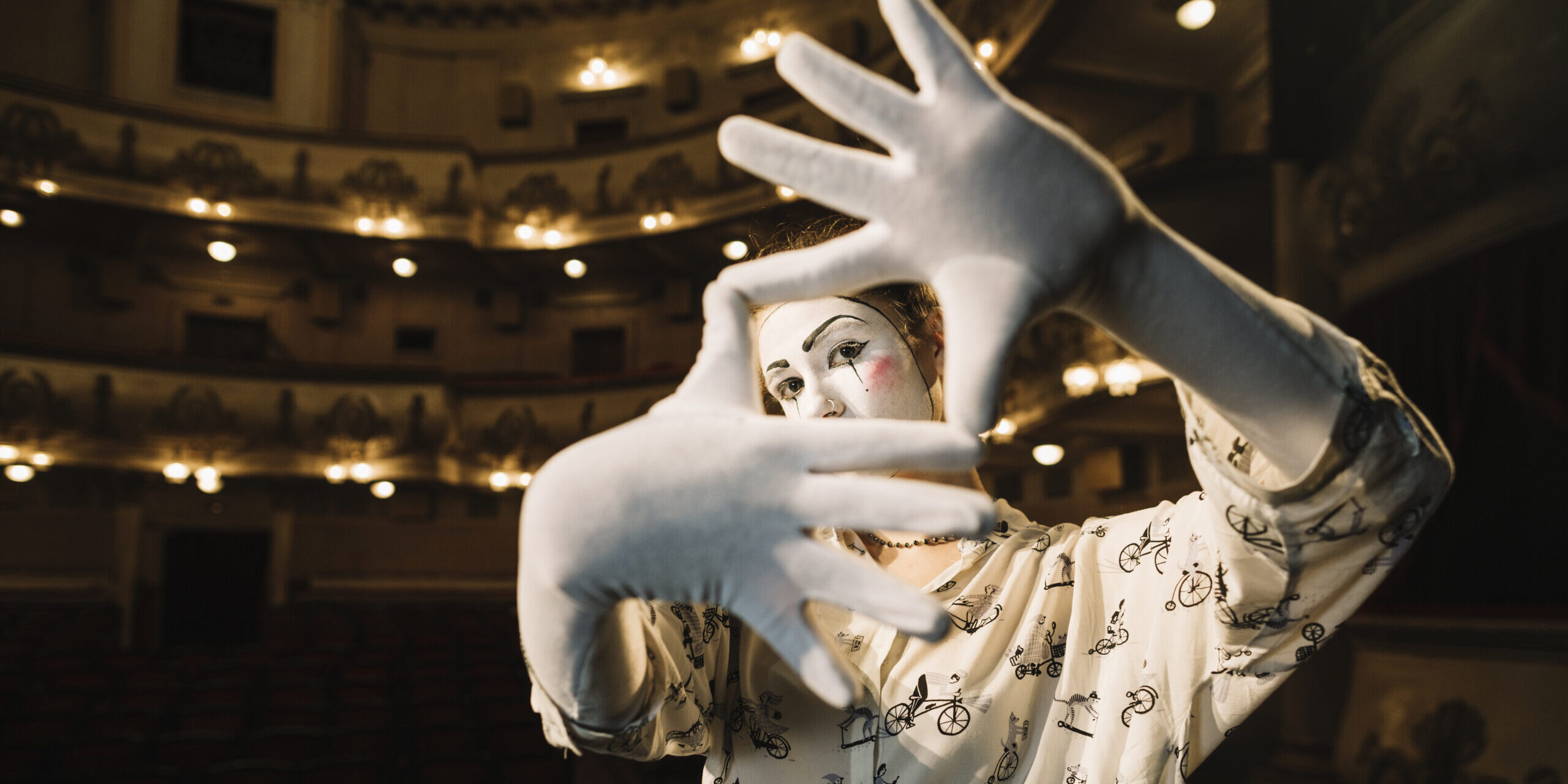 Imagen de El cuerpo en escena: bases del movimiento teatral