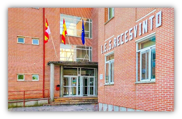 Sede Principal del IES Recesvinto en Venta de Baños (Palencia). Sede Principal del IES Recesvinto en Venta de Baños (Palencia).