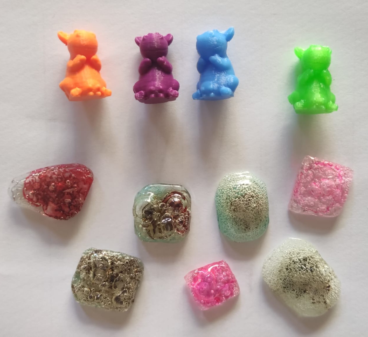 Peones del juego: con teselas y con figuras impresas en 3D Peones del juego: con teselas y con figuras impresas en 3D