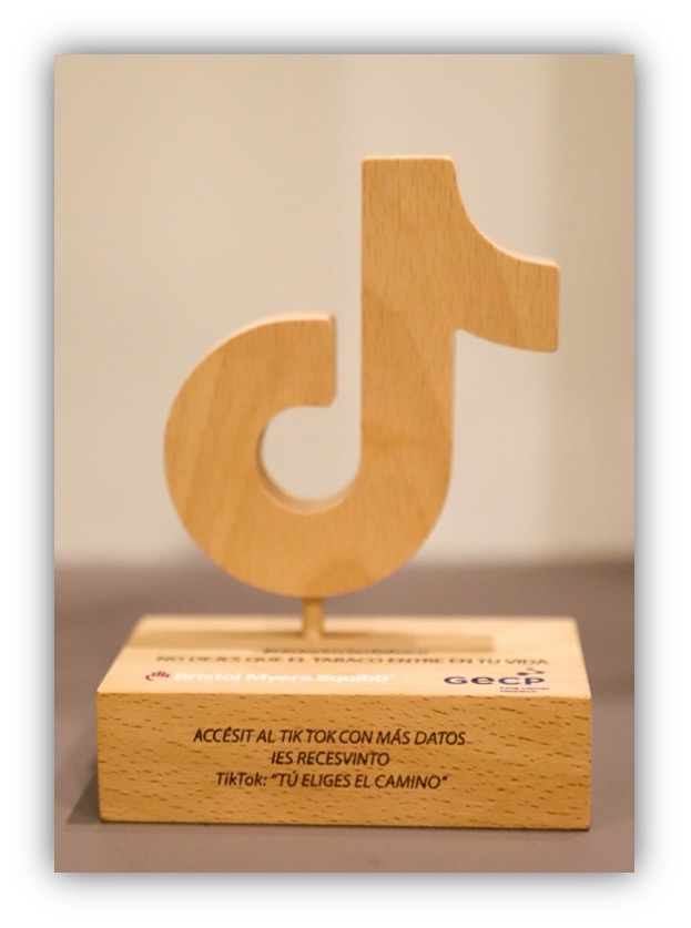 Premio obtenido con nuestro vídeo sobre el tabaco en el concurso nacional del Grupo Español de investigación en el Cáncer de Pulmón. Premio obtenido con nuestro vídeo sobre el tabaco en el concurso nacional del Grupo Español de investigación en el Cáncer de Pulmón.