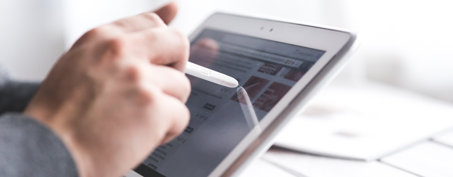 Tablet con un lápiz electrónico