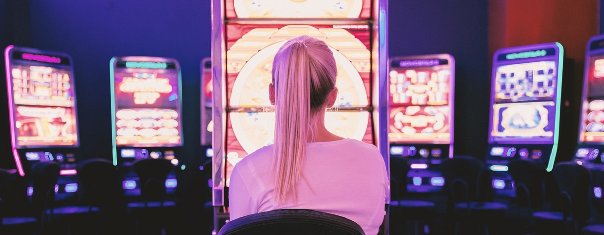 Familias Digitales: Cómo prevenir, detectar y abordar los problemas derivados del juego de apuestas online en adolescentes. 