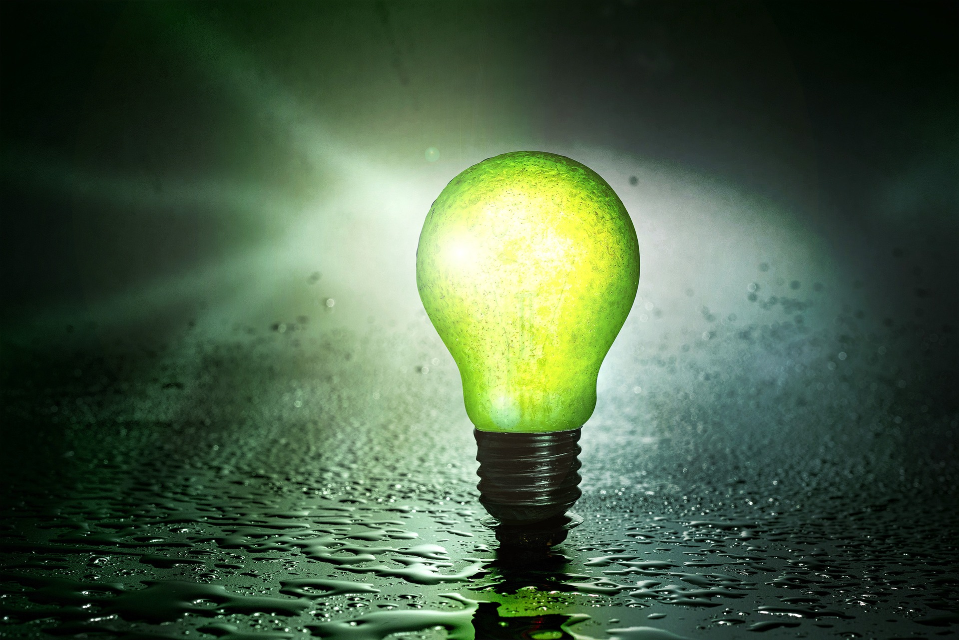 bombilla con luz verde