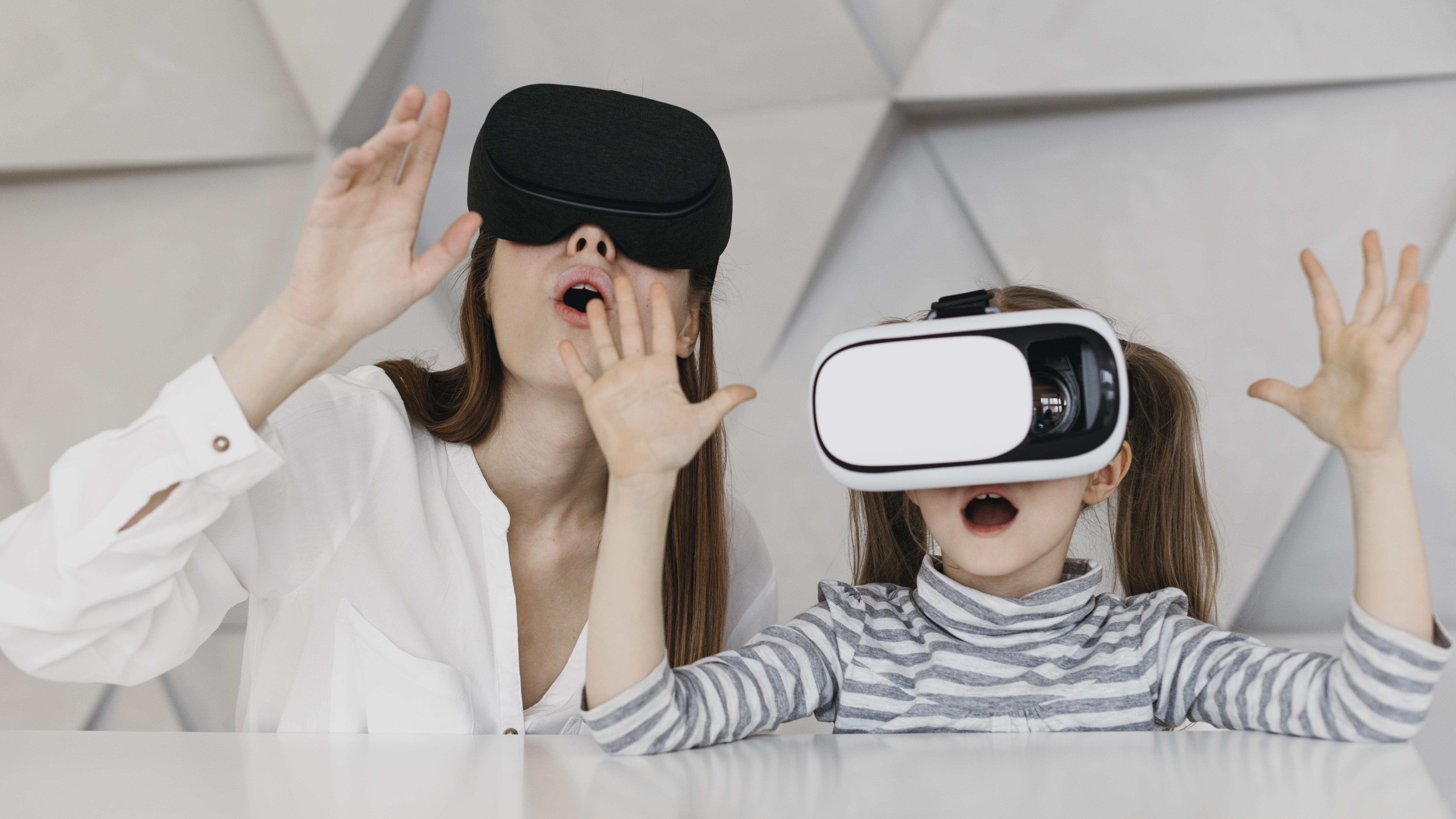 Comienza el nuevo NOOC «Familias Digitales: Retos y oportunidades de la IA en el hogar»
