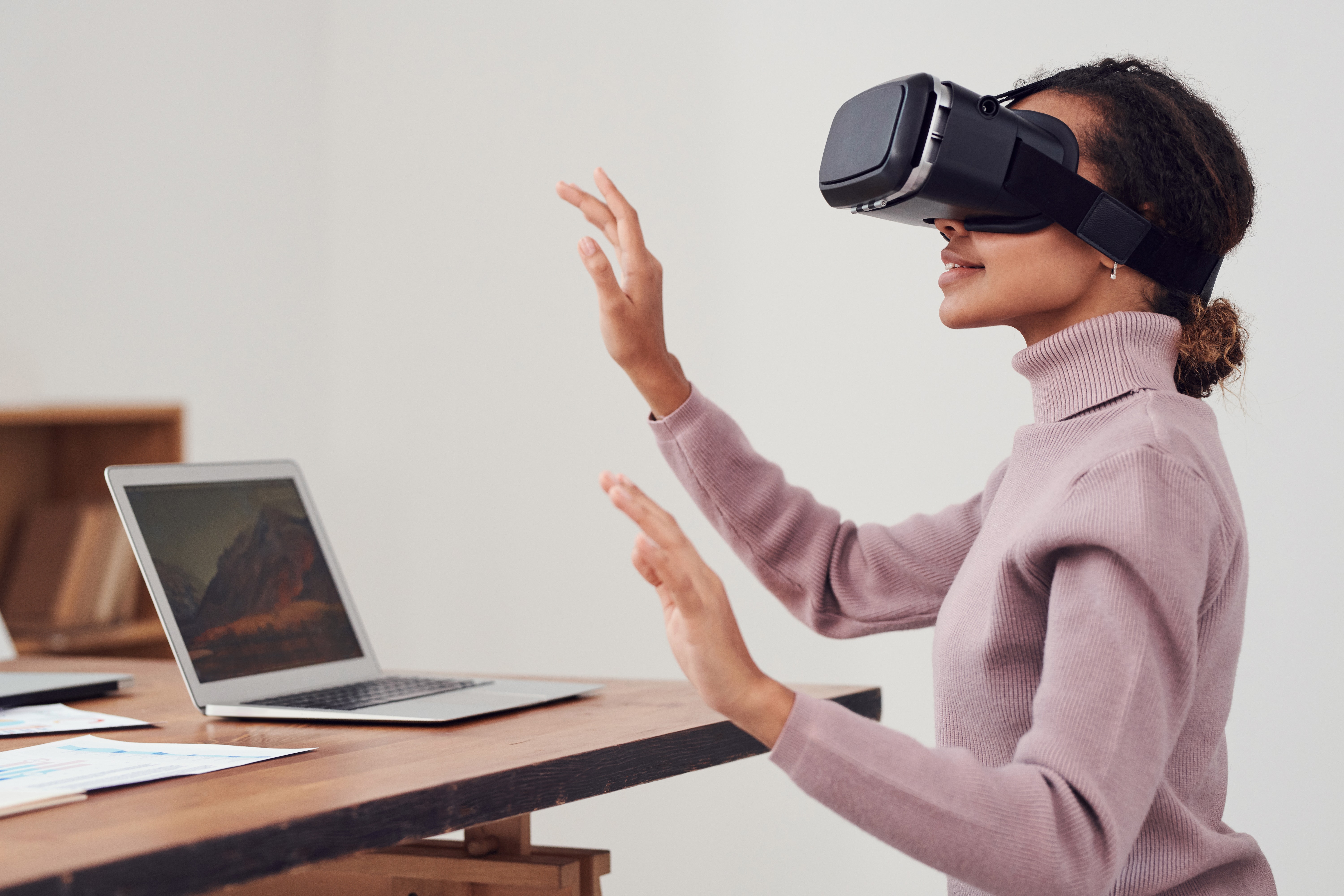 Persona con gafas de Realidad Virtual